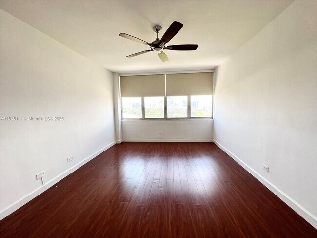 Foto del edificio - 7441 Wayne Ave