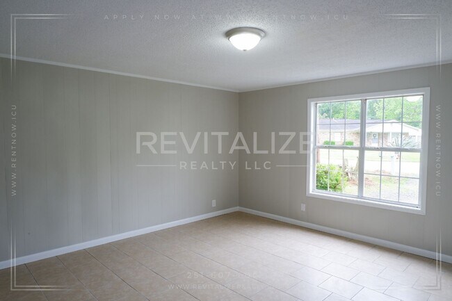 Building Photo - 4 Bed/1 Bath House in Theodore Completely ...