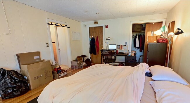 Building Photo - 1053 Beacon St