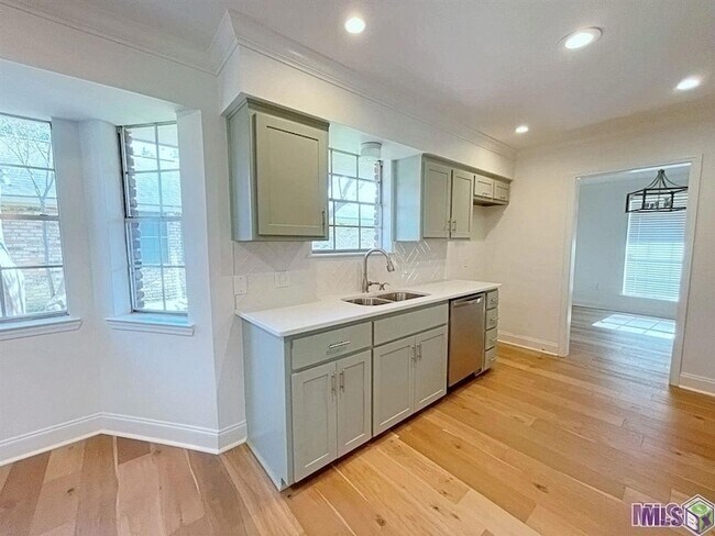 Foto del edificio - 10727 Danbury Dr
