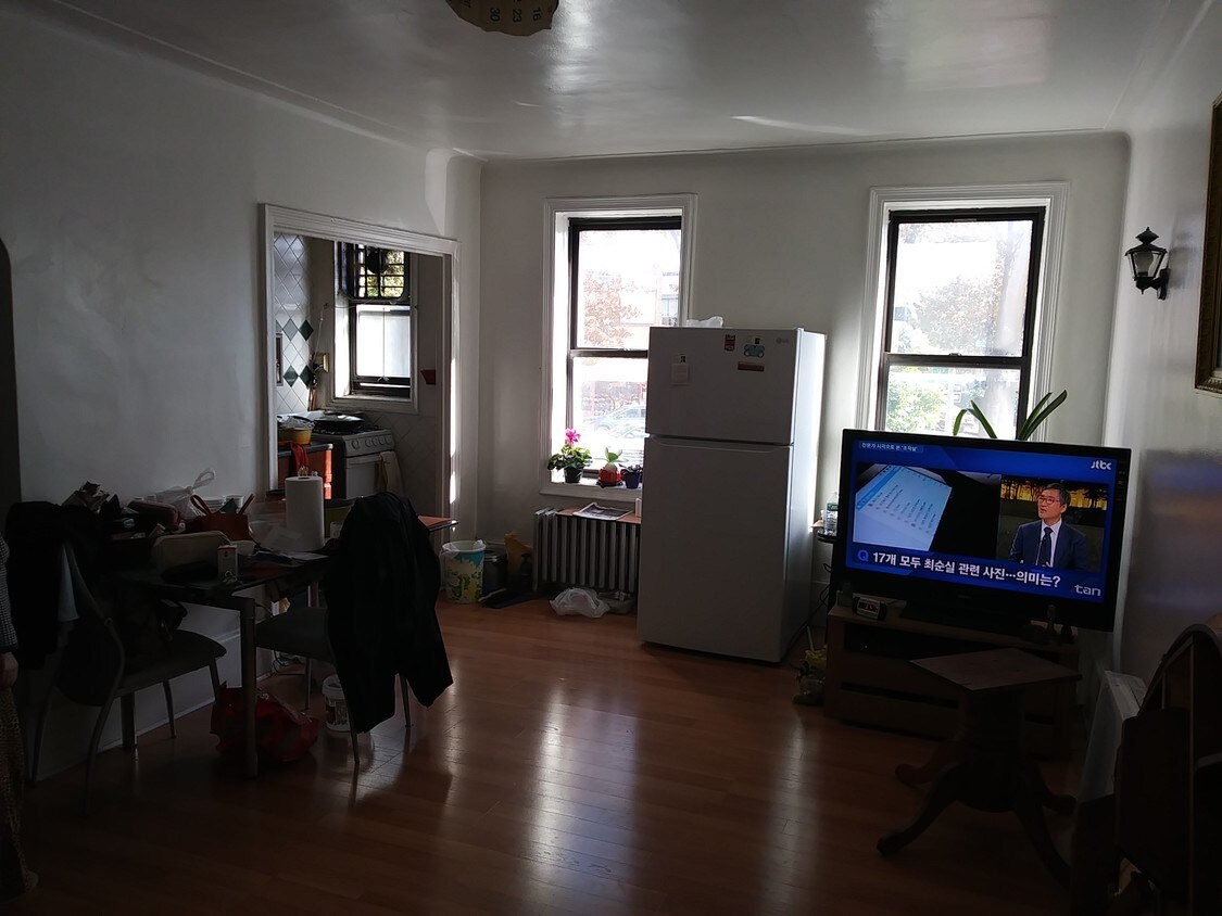 Foto principal - 50-05 43rd Ave