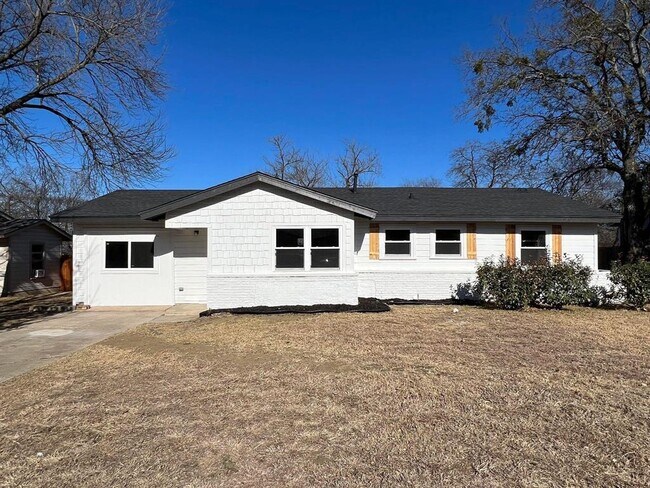 Foto del edificio - 411 Hillcrest St