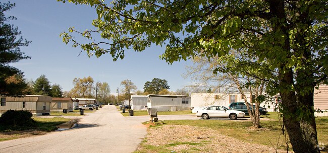 Building Photo - 10 Dixie Cir
