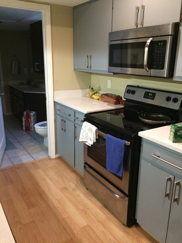 Kitchen - 2612 San Pedro St