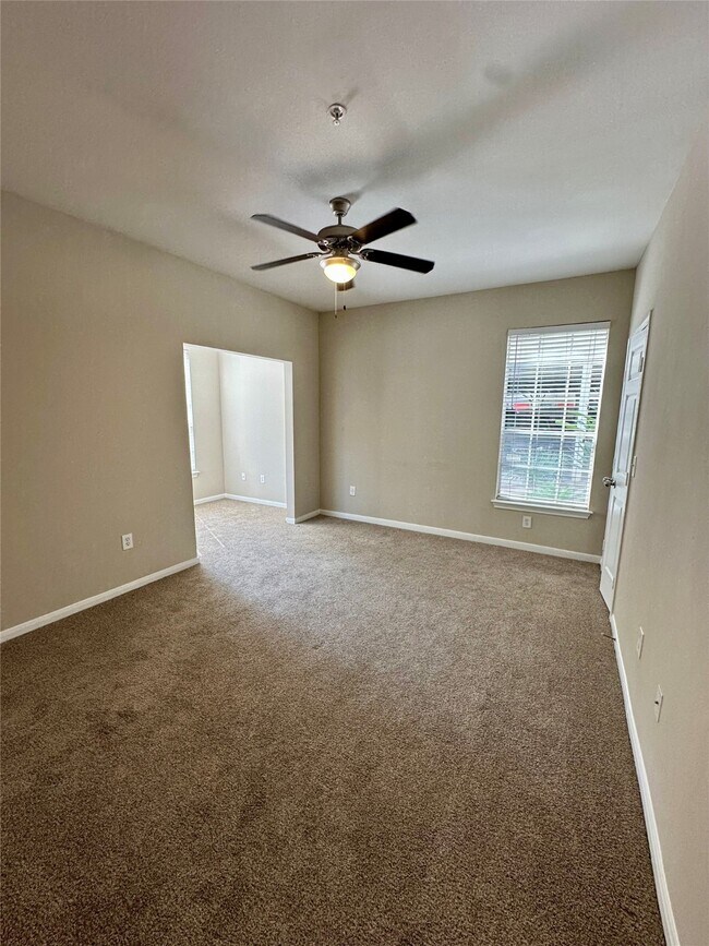 Building Photo - 2303 Louisiana St