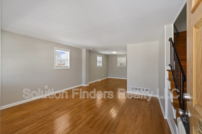 Building Photo - 305 Capitol Ct