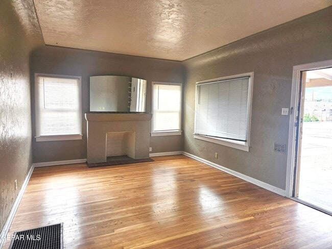 Foto del edificio - 4020 Chester Ave