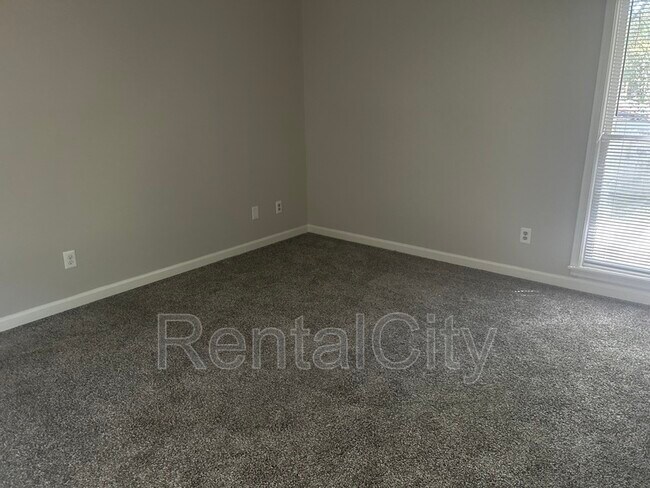 Foto del edificio - 45 Woodmont Dr