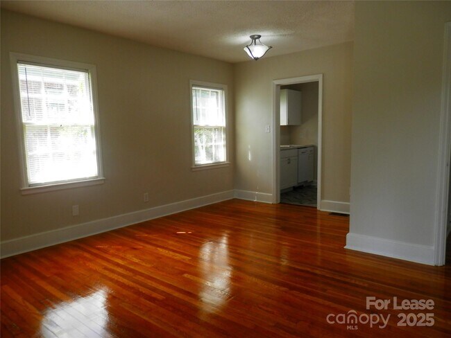 Foto del edificio - 549 Bowman Rd