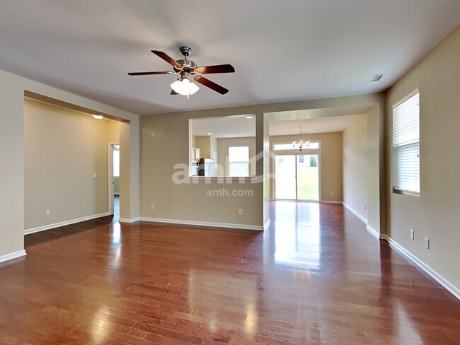 Building Photo - 89 Norwich Dr