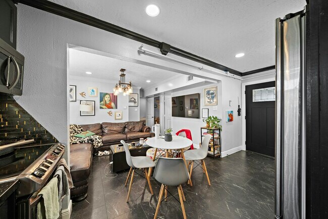 Foto del edificio - 609 Sealy Ave