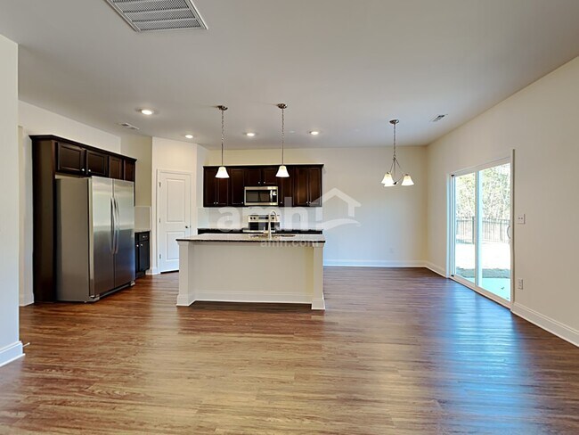 Building Photo - 2105 Overlake Cir