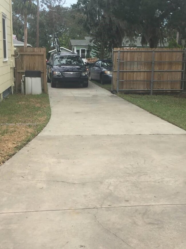 Building Photo - 830 S Beach St