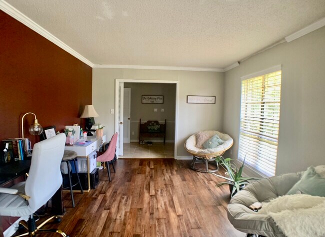 Building Photo - 720 Cedar Cone Cir