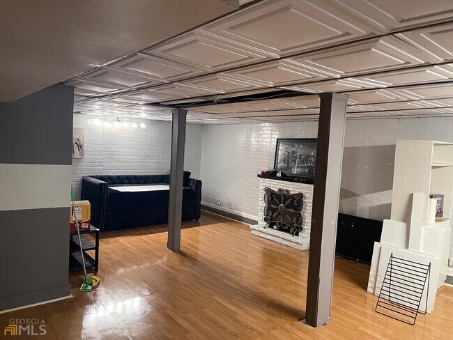 Foto del edificio - 471 Larchmont Cir NW