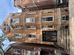 Building Photo - 2214 W Lyndale St