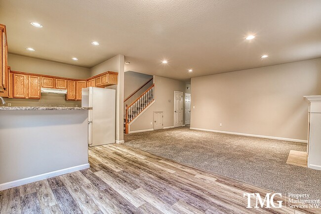 Building Photo - Modern 3 Bed 2.5 Bath Home in Sifton with ...
