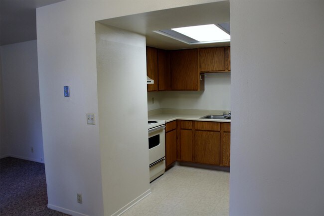 Building Photo - 1122 Canyon Hills Rd