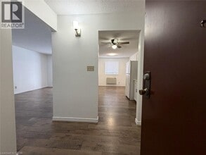 Building Photo - 470 Elizabeth St E