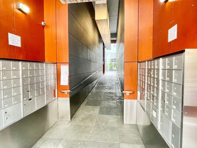 Photo - HUGE 2 Level 2br/1.5Ba Loft, High Ceilings...