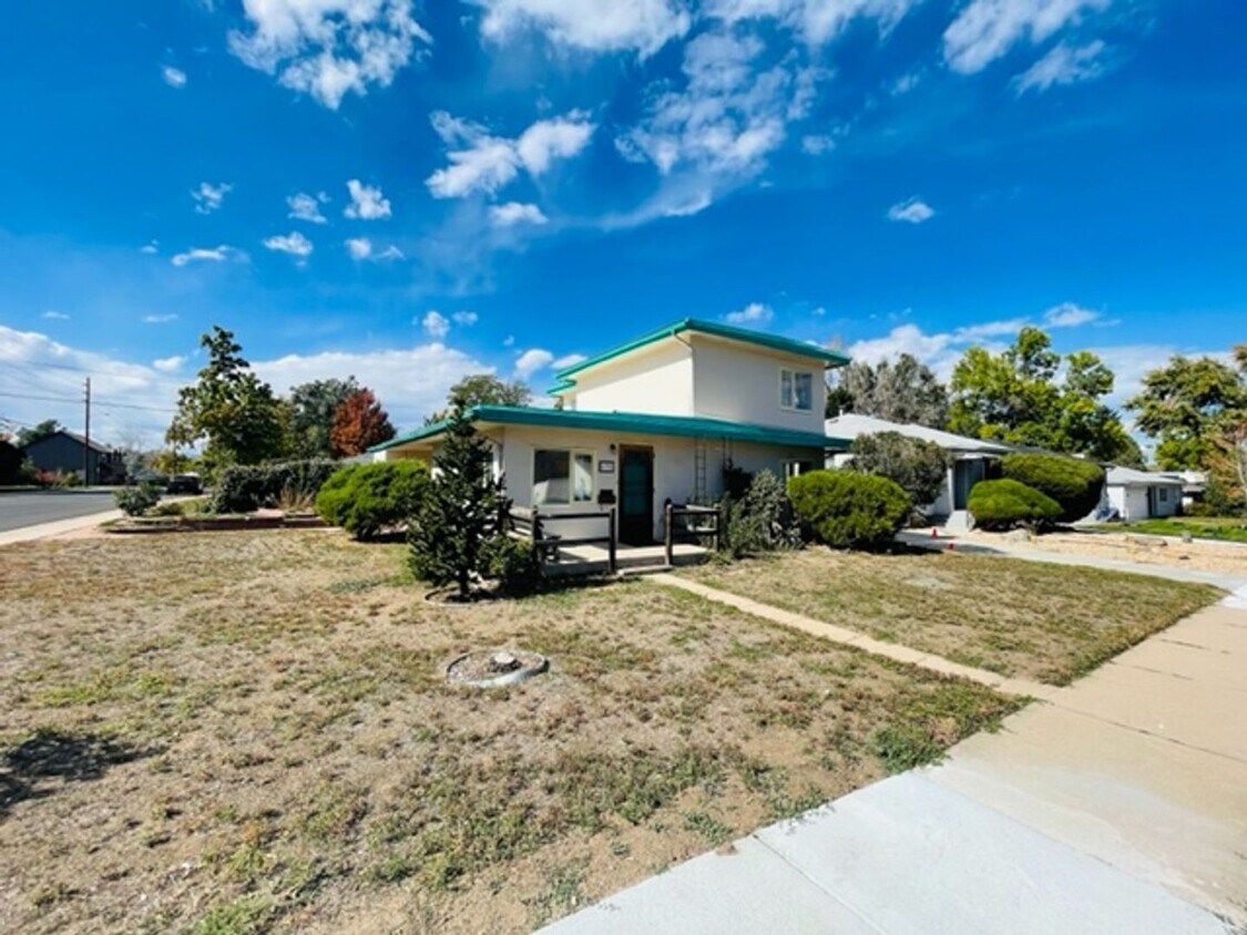 Primary Photo - Southwest Style House Available for Immedi...