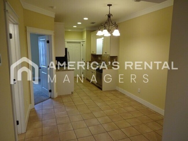 Foto del edificio - Townhome For Rent in Tuscaloosa!! Availabl...