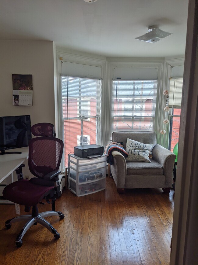 Dormitorio 2 - 927 E State St