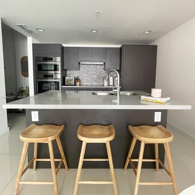 Foto del edificio - 7875 NW 107th Ave