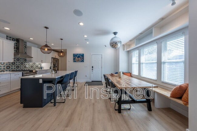 Building Photo - 1100 Langford St