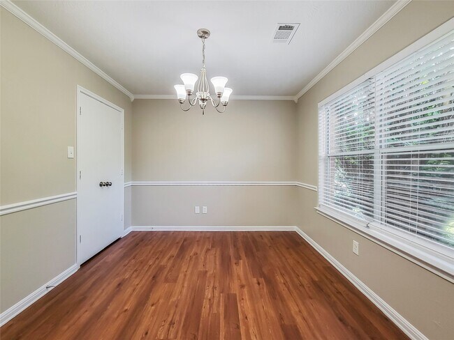 Foto del edificio - 16393 Many Trees Ln