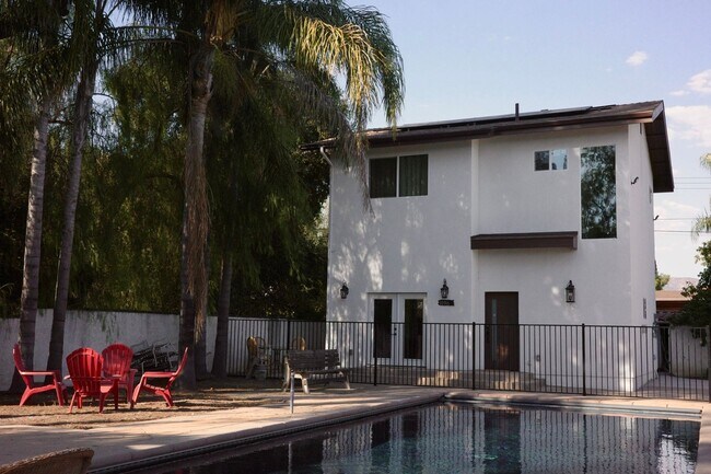 Foto del edificio - 10916 Arleta Ave