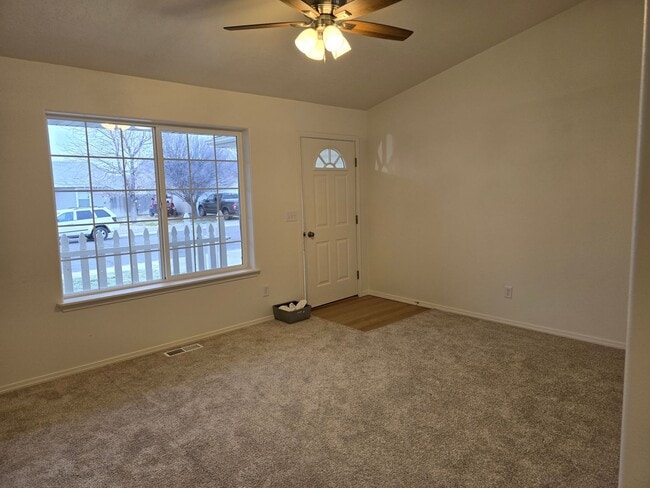 Building Photo - Freshly Updated 3 Bed | 2 Bath Home with Sunroom & Fenced Yard – Twin Falls