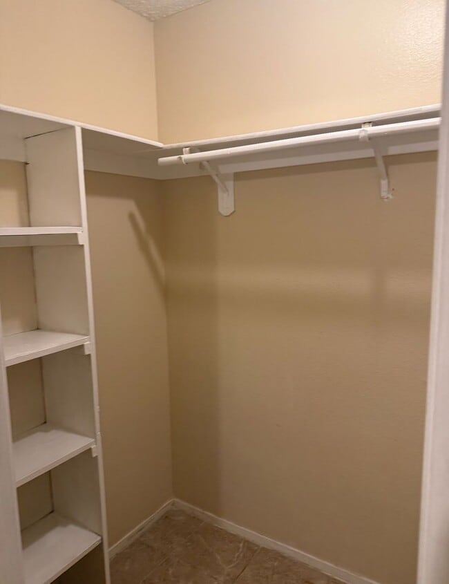 Building Photo - 2 BEDROOMS 1 BATHROOMS HOUSE AVAILABLE FOR...