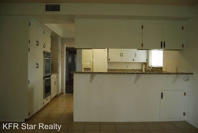 Building Photo - 6014 Lancaster Dr