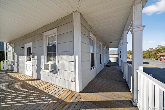 Foto del edificio - 239 W Main St