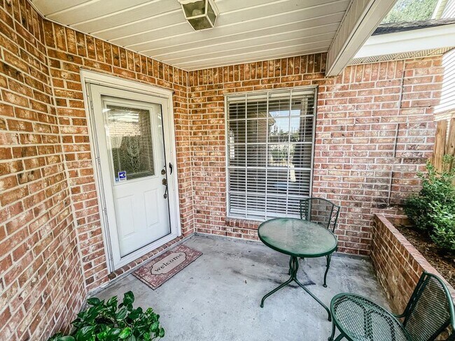 Building Photo - 127 Kreekview Dr