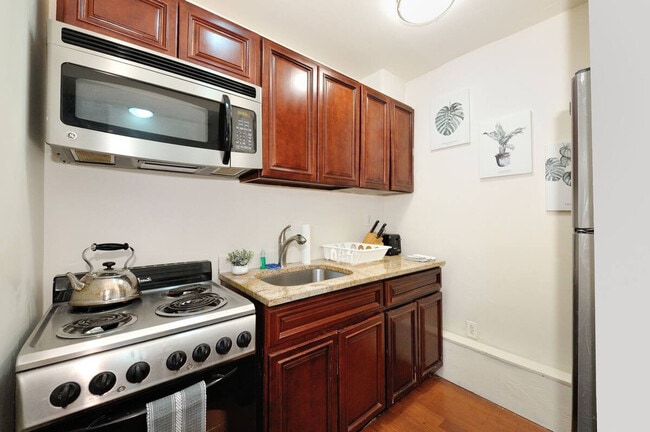 Building Photo - 485 9th Ave