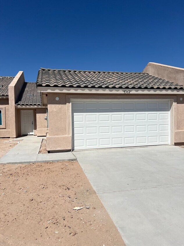 Foto principal - 3 BEDROOM IN DESERT SKY!