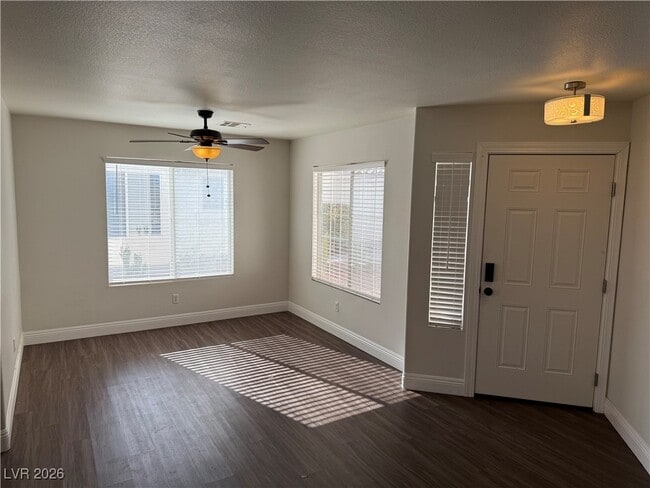 Foto del edificio - 7624 License St