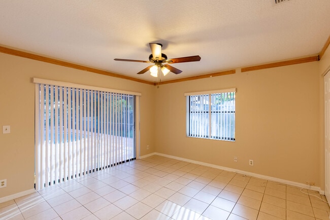 Building Photo - 1559 Grantham Dr