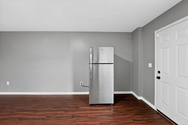 Foto del edificio - Charming 2BR Basement Apartment *Private Entrance*