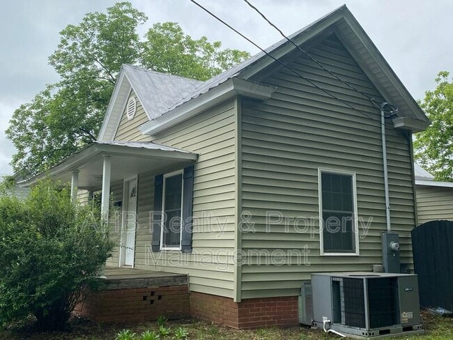 Building Photo - 1013 Attica St