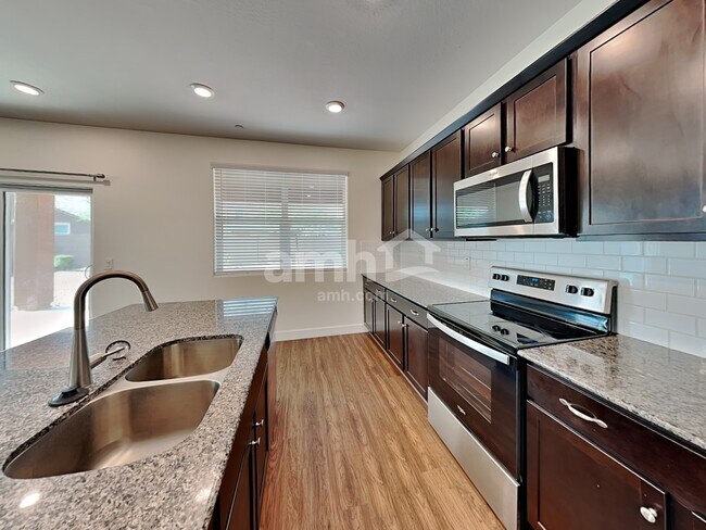Building Photo - 5957 W Larkspur Dr