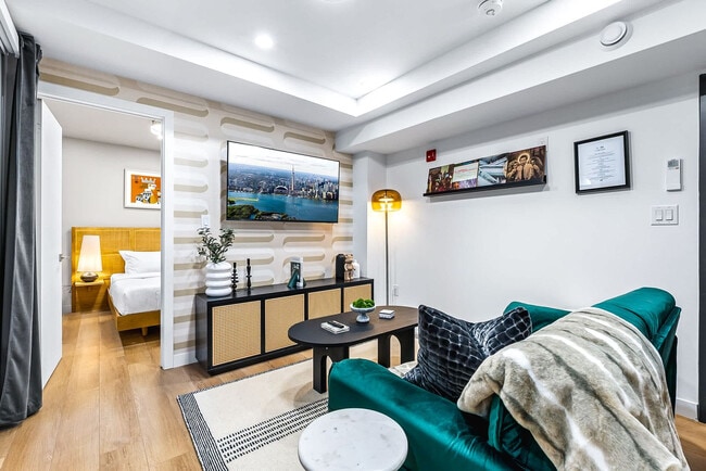 Building Photo - 168 McCaul St