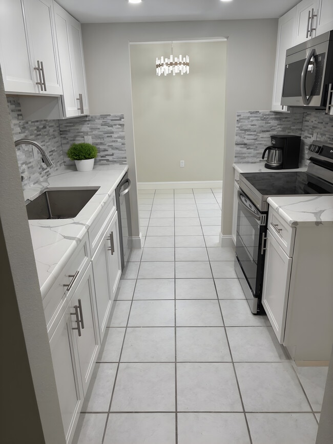 Building Photo - 11410 8th Way N