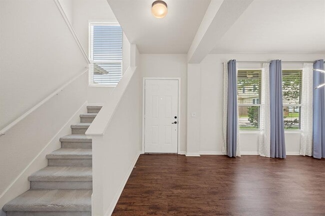 Building Photo - 8902 Magna Carta Loop
