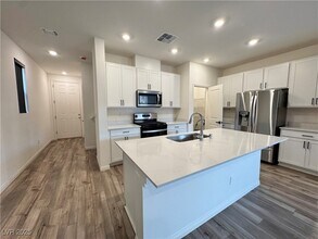 Building Photo - 6675 Ellery St