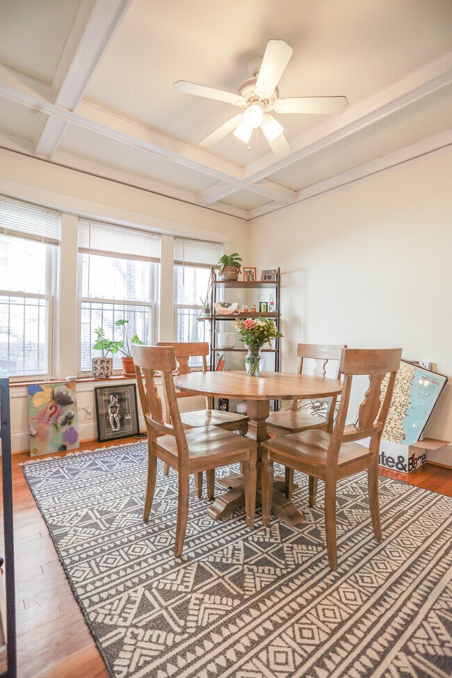 Foto del edificio - 1958 W Leland Ave