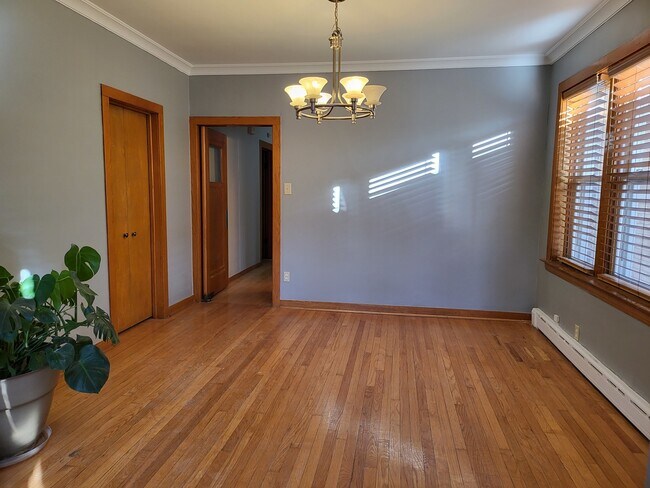 Building Photo - 1303 Maple Ave