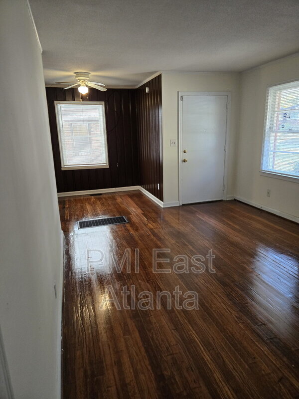 Building Photo - 2332 Carey Dr SE